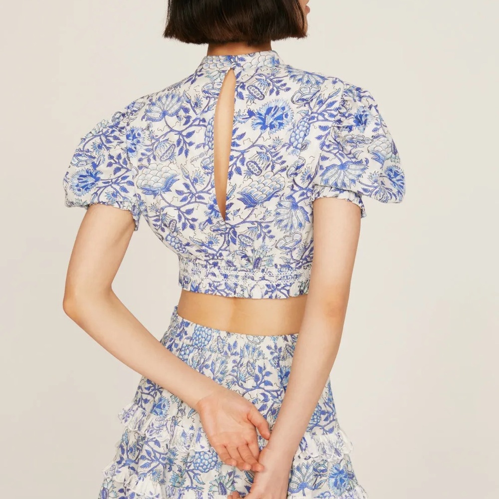 HEMANT & NANDITA Blue and White Floral Puff-Sleeve Blouse - Picture 4 of 16